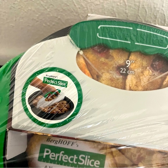 BergHOFF's Perfect Slice Non-Stick Bakeware Pie & Custom Slicing System in One - Picture 2 of 9